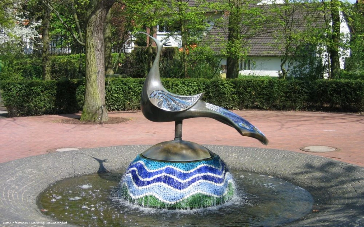 Mosaikpfau-Skulptur im Kurpark Bad Sassendorf