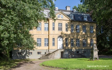 Das Haus Sassendorf ist in Privatbesitz, ein Betreten des Geländes ist Unbefugten untersagt.